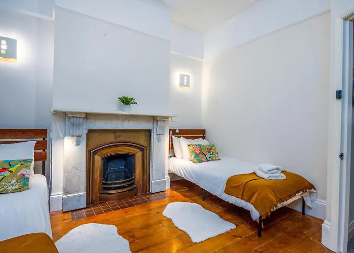 Spacious Flat In City Centre With Garden