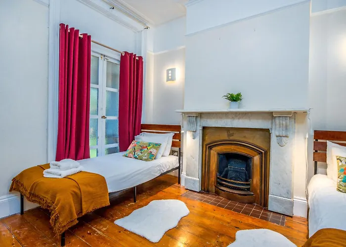 Spacious Flat In City Centre With Garden